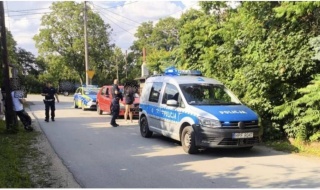 Prowadziła siedząc na jego kolanach! On miał 4 zakazy, ona 3,3 promila - duet bez prawa postanowił pojeździć dacią! [Wideo]
