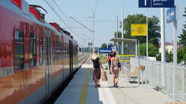 Nowe perony, tory, sieć trakcyjna - kolej na odcinku Zduńska Wola - Łódź Kaliska to podróże z nową jakością!