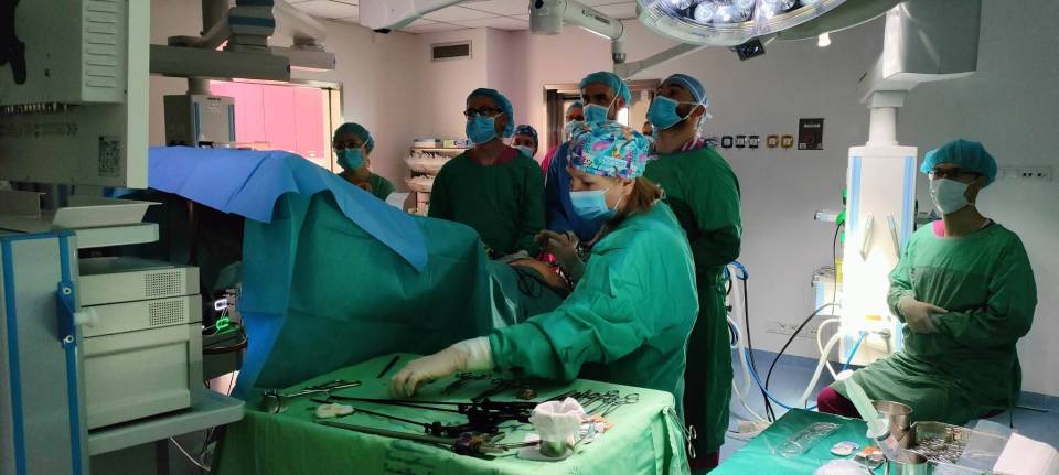 Urolodzy z Bełchatowa zaprosili na blok operacyjny swoich kolegów po fachu i dziennikarzy! [Foto]