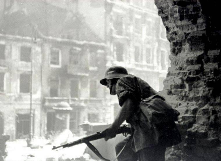 Warsaw_Uprising_by_Haneman_-_Holy_Cross_Church_-_44.view