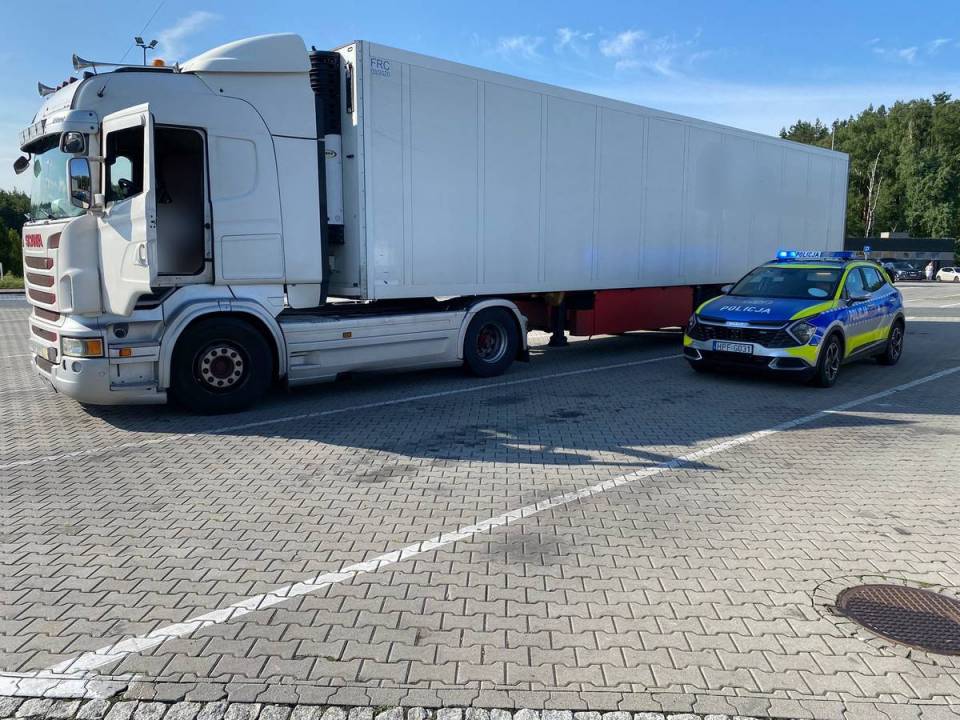 Sowite mandaty dla kierowców TIRów. Kara za wyprzedzanie na "ekspresówce"