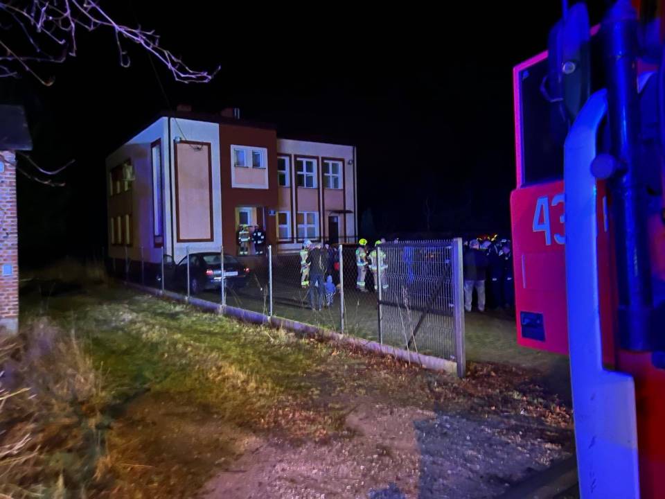 Pożar złącza w instalacji elektrycznej w Domu Ludowym przyczyną ewakuacji ponad 40 osób