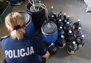 70 litrów na zdrowie? Policja zlikwidowała bimbrownię w gminie Zelów!